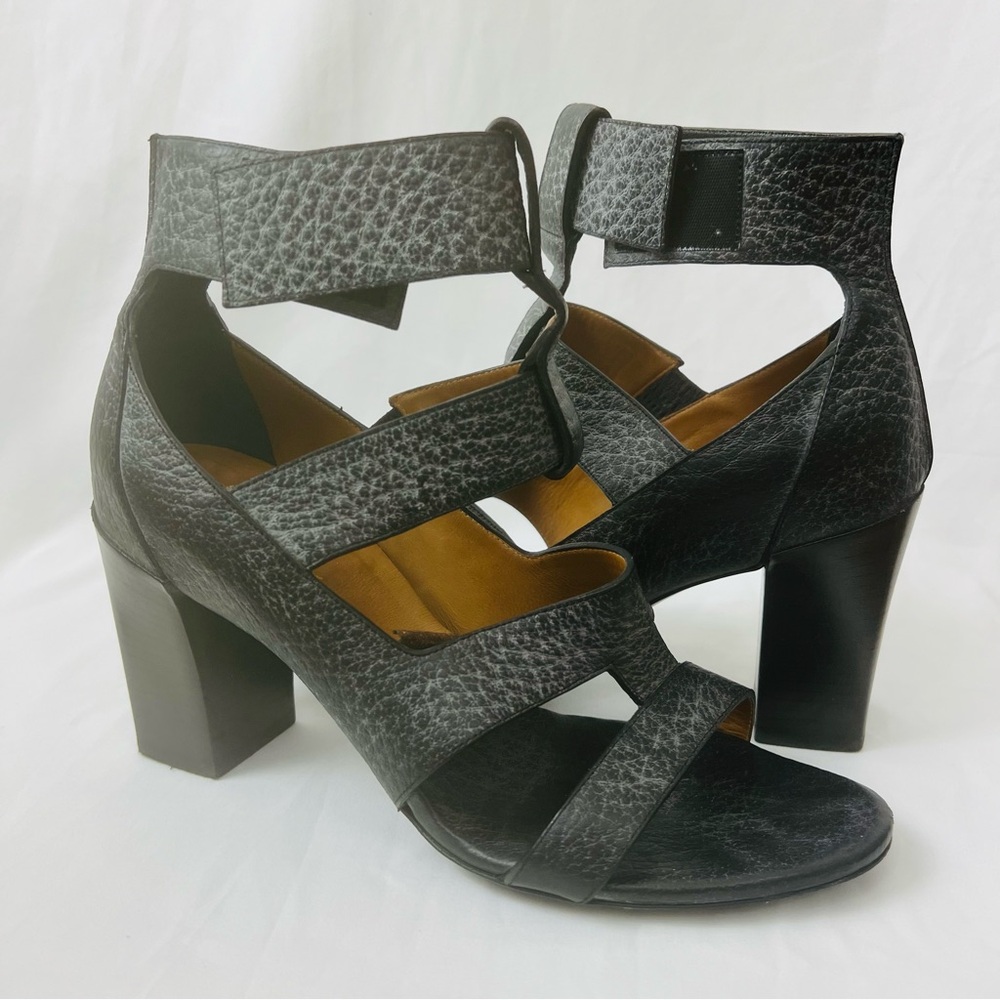 FLAWED Chloé Gray Gladiator Leather Chunky Heel Sandal Sz 39 US Sz 9